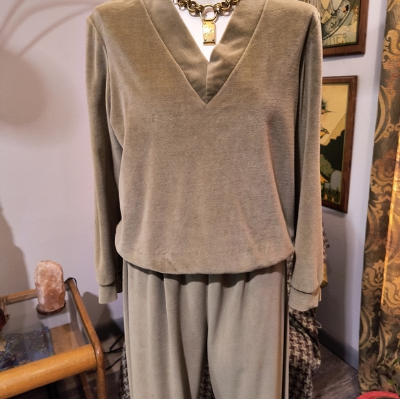 Vtg Gertrude Davenport Olive Green Velour Track Suit Set V Neck Top and Pants - Picture 2 of 14